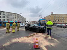 <p>Zderzenie samochodu osobowego i nieoznakowanego samochodu policyjnego na pl. Legion&oacute;w</p>