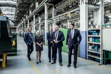 <p>19 stycznia 2023 r. wizyta w zakładzie JELCZ parlamentarzyst&oacute;w, prezesa Polskiej Grupy Zbrojeniowej i przedstawicieli władz samorządowych.&nbsp;</p>