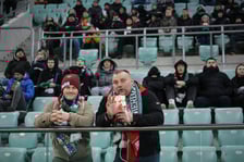 Na zdjęciu kibice Śląska na stadionie Tarczyński Arena, 28.01.2023
