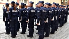<p>Płaca policjanta w wojew&oacute;dztwie dolnośląskim zaczyna się od kwoty:&nbsp;5820 złotych brutto /&nbsp;4930 złotych netto</p>