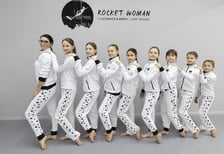 <p>Zesp&oacute;ł pole dance ze szkoły Rocket Woman Pole Dance School we Wrocławiu</p>