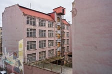 <p>Na zdjęciu: Budynek dawnej fabryki Tytoniu przy ulicy Stawowej&nbsp;</p>