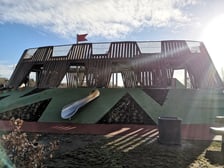 <p><strong>Plac zabaw Średniowieczny Wrocław powstaje na polanie przy parku Tysiąclecia. To inwestycja WBO, kt&oacute;rej dzieciaki nie mogły się doczekać!</strong></p>
<p>&nbsp;</p>
<p>Ta inwestycja poswstaje w kilku etapach. Pierwszy z nich właśnie się zakończył, a plac zobaw został otwarty z poczatkiem marca.</p>
<p>&nbsp;</p>
<p>Plac zabaw Średniowieczny Wrocław znajduje się w tym miejscu:</p>
<p><iframe style="border-width: 0px; border-style: initial;" src="https://www.google.com/maps/embed?pb=!1m18!1m12!1m3!1d2791.263046576476!2d16.94564402435698!3d51.113026303595426!2m3!1f0!2f0!3f0!3m2!1i1024!2i768!4f13.1!3m3!1m2!1s0x470fc1078b67e95f%3A0x7a86893f549691f6!2sPlac%20zabaw%20%C5%9Aredniowieczny%20Wroc%C5%82aw!5e0!3m2!1spl!2spl!4v1677240490292!5m2!1spl!2spl" width="600" height="450" allowfullscreen="allowfullscreen"></iframe></p>