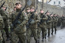 <p>Żołnierze 16. Dolnośląskiej Brygady Obrony Terytorialnej podczas uroczystego składania przysięgi&nbsp;</p>