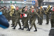 <p>Żołnierze 16. Dolnośląskiej Brygady Obrony Terytorialnej podczas uroczystego składania przysięgi&nbsp;</p>