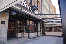 <p>Na zdjęciu: pierwsze ogr&oacute;dki gastronomiczne otwierają się na wrocławskim Rynku</p>