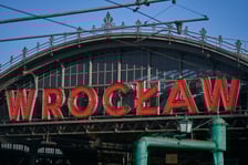<p>Dworzec Wrocław Gł&oacute;wny wciąż zadziwia pięknem architektury i detalami, a także pięknymi wnętrzami</p>