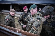 <p><strong>O służbę w WOT&nbsp;może&nbsp;ubiegać się każdy</strong>,&nbsp;kto<strong>&nbsp;</strong>jest zdolny do czynnej służby wojskowej na podstawie orzeczenia właściwej komisji lekarskiej.</p>