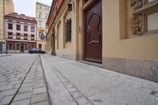 <p>Na zdjęciu: fragment wyremontowanej ulicy Wszystkich Świętych&nbsp;</p>