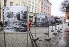 <p>Na zdjęciu: Wystawa fotograficzna poświęcona zniszczonym miastom europejskim</p>