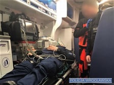 Zdjęcie z akcji ratowania osób z zadymionego budynku na Wojszycach