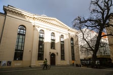 <p>Podw&oacute;rko przed Synagogą pod Białym bocianem przy ulica Włodkowica</p>