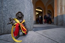 Odsłonięcie figurek dwóch krasnali - Wolontariusza i Uchodźczyni. Wrocław, 24.03.2023