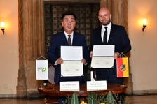 <p>W czwartek 13 kwietnia podpisano umowę o partnerskiej wsp&oacute;łpracy Wrocławia z południowokoreańskim Cheongju</p>