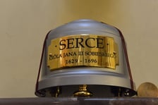 Serce króla Jana III Sobieskiego przechowywane jest w klasztorze kapucynów w Warszawie. Po oględzinach, w nowym pojemniku zostało ponownie umieszczone w sarkofagu