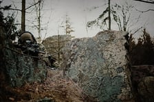 <h2>Jak przebiega kwalifikacja wojskowa? Kwalifikacja wojskowa krok po kroku</h2>
<p>Kwalifikacja wojskowa obejmuje:</p>
<ul>
<li>Badanie psychologiczne i lekarskie, otrzymanie kategorii zdolności do służby wojskowej;</li>
<li>Wstępne przeznaczenie do poszczeg&oacute;lnych form służby wojskowej;</li>
<li>Przekazanie informacji o możliwości wstąpienia do wojska oraz promowanie służby wojskowej;</li>
<li>Wprowadzenie danych osobowych do ewidencji wojskowej;</li>
<li>Nadanie stopnia wojskowego &ndash; szeregowy i przeniesienie do pasywnej rezerwy (chyba, że podczas kwalifikacji ochotnik zadeklaruje chęć odbycia służby wojskowej).</li>
</ul>