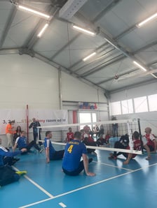 Specjalnie zaadaptowana hala sportowa. Trenują osoby z niepełnosprawnościami.