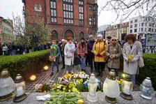 Uroczystość pod pomnikiem Bohaterów Getta we Wrocławiu w 80. rocznicę wybuchu powstania w getcie warszawskim
