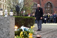 Uroczystość pod pomnikiem Bohaterów Getta we Wrocławiu w 80. rocznicę wybuchu powstania w getcie warszawskim