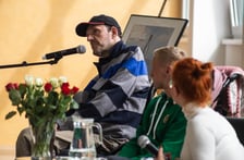 <p>Paweł Parus i Marcin Pawelec na spotkaniu z uczniami w ramach projektu edukacyjnego w Zespole Szk&oacute;ł nr 20</p>