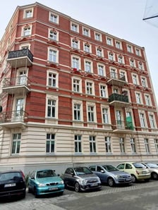 Odnowiona elewacja przy ul. Mierniczej 15