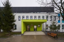 <ul>
<li>ponad 55 mln zł &ndash; koszt budowy ZSP przy ul. Asfaltowej</li>
<li>1,12 mln zł &ndash; Studencki Program Stypendialny</li>
<li>ok. 15 mln zł &ndash; koszt budowy Przedszkola przy al. Hallera</li>
<li>1492 zł &ndash; miesięczne utrzymanie jednego dziecka w przedszkolu publicznym</li>
<li>1057 zł &ndash; miesięczne utrzymanie ucznia szkoły podstawowej</li>
</ul>