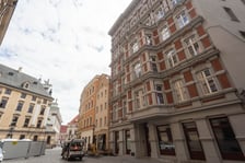 <p>Zabytkowa kamienica pod adresem pl. Uniwersytecki 7</p>