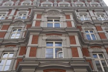 <p>Zabytkowa kamienica pod adresem pl. Uniwersytecki 7</p>