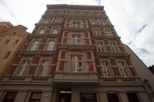 <p>Zabytkowa kamienica pod adresem pl. Uniwersytecki 7</p>