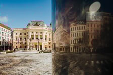 <p>Ten sam nocny pociąg, kt&oacute;ry kursuje do Budapesztu (Metropol), przejeżdża przez Bratysławę. W stolicy Słowacji jest kilka minut przed sz&oacute;stą.</p>
<p>Widoczny na zdjęciu historyczny budynek Słowackiego Teatru Narodowego niech będzie zachętą do spacer&oacute;w po klimatycznej star&oacute;wce i do okrywania innych miejsc Bratysławy.</p>
<p>&nbsp;</p>