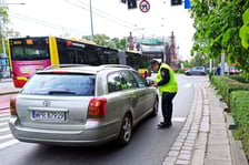 Strażnicy miejscy przez kilka dni rozdają kierowcom ulotki informujące o objazdach.