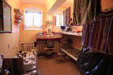 <p>Zdjęcia ze środka Zakładu Karnego nr 1 przy ul. Kleczkowskiej we Wrocławiu</p>