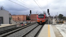 <h2>1</h2>
<p>nowy przystanek kolejowy Wrocław Szczepin. We wsp&oacute;łpracy z PKP przebudowany został wiadukt nad ul. Długą. Zamiast 18 m ma obecnie 43 m. Wykorzystano do jego budowy 212 ton stali konstrukcyjnej, 110 ton stali zbrojeniowej i 965 metr&oacute;w sześciennych betonu.</p>