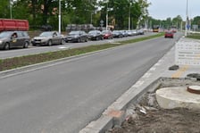 Wielka Wyspa, okolice godziny 15:00, wtorek 16 maja - ruch na trasie objazdu wprowadzonego z powodu zamknięcia skrzyżowania ul. Mickiewicza i Paderewskiego.