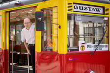 Wrocławskie Linie Turystyczne zaczynają sezon 2023. Tramwaj Gustaw z 1956 r. należący do MPK Wrocław