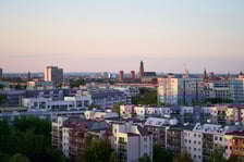 Panorama Wrocławia. Zdjęcie z 13 piętra budynku w centrum miasta.