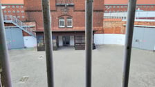 <p>Zdjęcia ze środka Zakładu Karnego przy ul. Więziennej 6 w Wołowie</p>