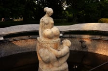 fontanna "Kochankowie" przy ulicy Okólnej we Wrocławiu