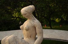 fontanna "Kochankowie" przy ulicy Okólnej we Wrocławiu