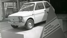 Fiat 126p ? nagroda dla najlepszego racjonalizatora 1975 roku wśród pracowników Dolnośląskiej Fabryki Maszyn Elektrycznych ?Dolmel? we Wrocławiu. Nagrodę ufundowało Ministerstwo Przemysłu Maszynowego.