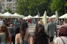 <p>Tłumy na Festiwalu Azjatyckim, Festiwalu Smak&oacute;w Świata i Festiwalu Piwa, Wina i Trunk&oacute;w Rzemieślniczych na placu Nowy Targ</p>