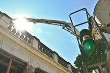 <p>Na odtworzenie stropu pawilonu perystylowego zużyto 70 m3 betonu. Żelbetowa konstrukcja ważąca około 200 ton jest unikatowa z inżynieryjnego punktu widzenia.</p>