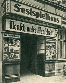 <p>Kino przy dzisiejszej ulicy Bolesława Prusa 32, p&oacute;źniejsze Kino Lalka.</p>