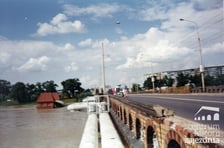 <p>Wielka pow&oacute;dź we Wrocławiu. Zdjęcie rzeki Odry zrobione z perspektywy Mostu Osobowickiego.&nbsp;</p>