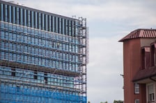 Trwająca budowa biurowców i budynków mieszkalnych w kompleksie Quorum