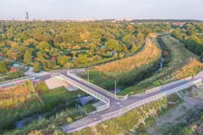 Nowa kładka pieszo-rowerowa pomiędzy Muchoborami, nad Ślęzą