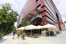 Ogródek kawiarniany przy Narodowym Forum Muzyki