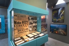 Visitor Centre to turystyczna brama do Hali Stulecia oraz interaktywna, multimedialna wystawa przybliżająca zwiedzającym historię zabytku klasy UNESCO, jakim jest Hala Stulecia.