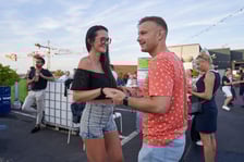 Uczestnicy potańcówki. Rozgrzewające rytmy latino i bachata na szczycie Galerii Dominikańskiej [ZDJĘCIA]