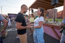 Uczestnicy potańcówki. Rozgrzewające rytmy latino i bachata na szczycie Galerii Dominikańskiej [ZDJĘCIA]